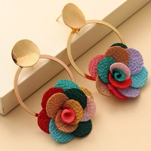 ✨🆕✨Bohemian Gold Multicolored Flower & Round Decor Drop Earrings✨ - Picture 1 of 7